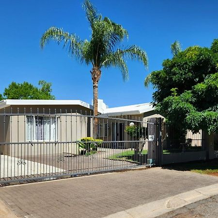 Green Kalahari Guesthouse Upington Kültér fotó